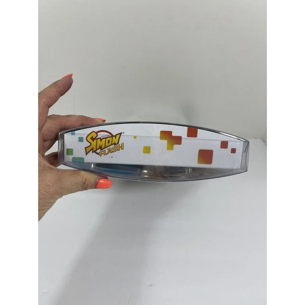 Hasbro Electronic Simon Flash Game NIP